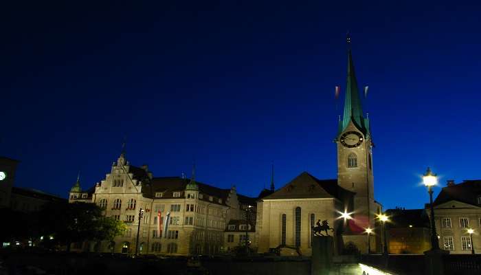 La vue nocturne de Zurich
