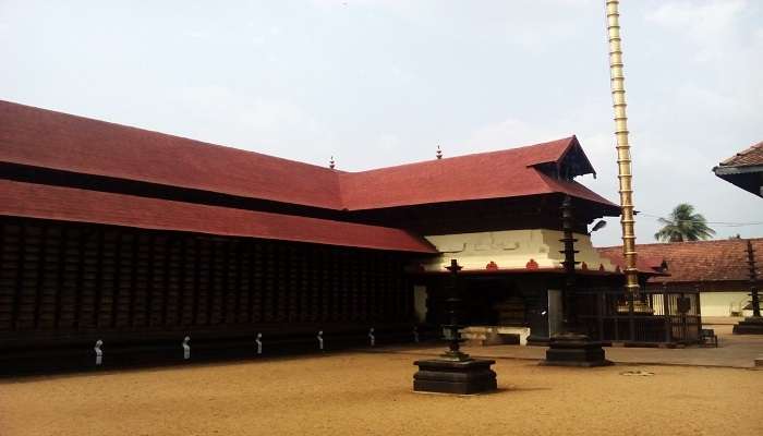  A side view of the architecture of Aranmula temple