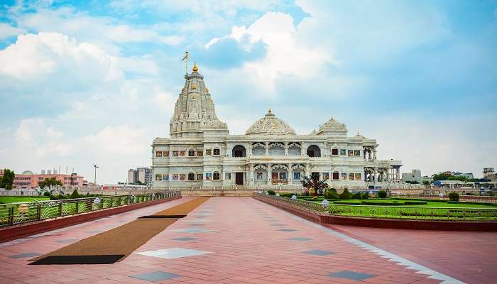 Due to its supreme and detailed architecture, Prem Mandir is often regarded as one of the most beautiful temples in India