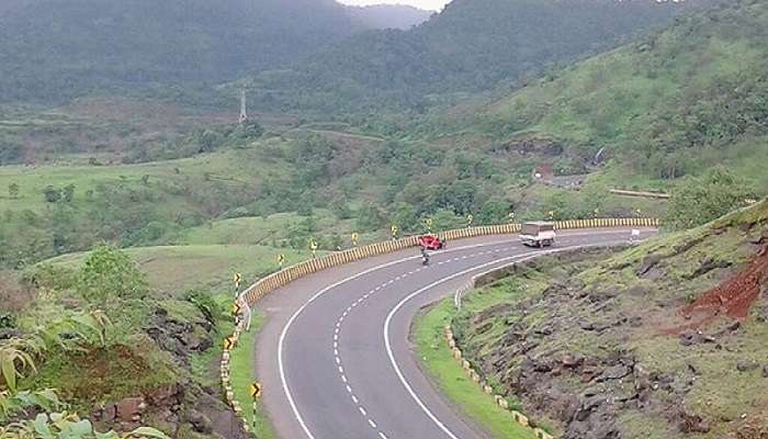 Most popular for its widespread vineyards, Igatpuri is one of the most fascinating places on the Mumbai to Pune road trip