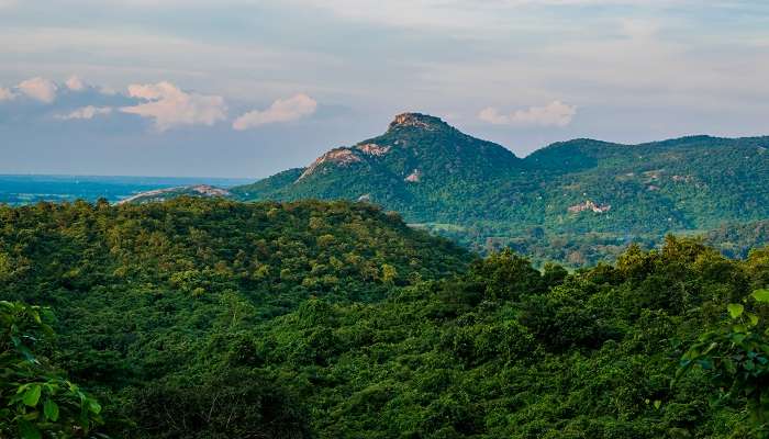 Discover the best offbeat places in Purulia, the marvellous Ajodhya Hills of the Eastern Ghats range.