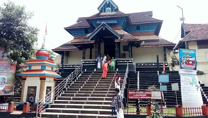 Famous Aranmula Parthasarathy Temple