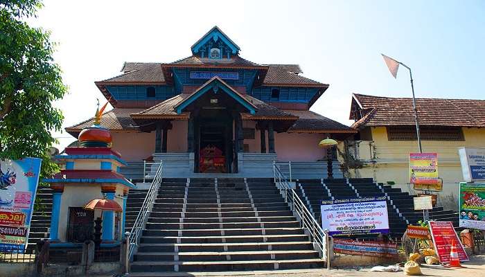  A side view of the architecture of Aranmula temple