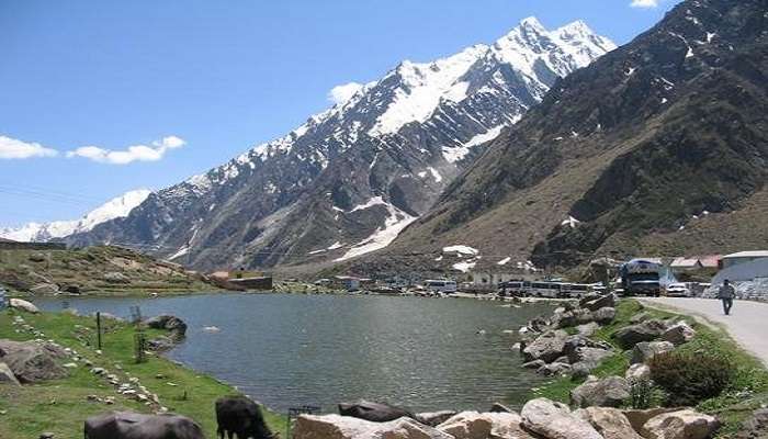 Acclimatising to the high-altitude weather will take you a day or more, so arrive at Badrinath early
