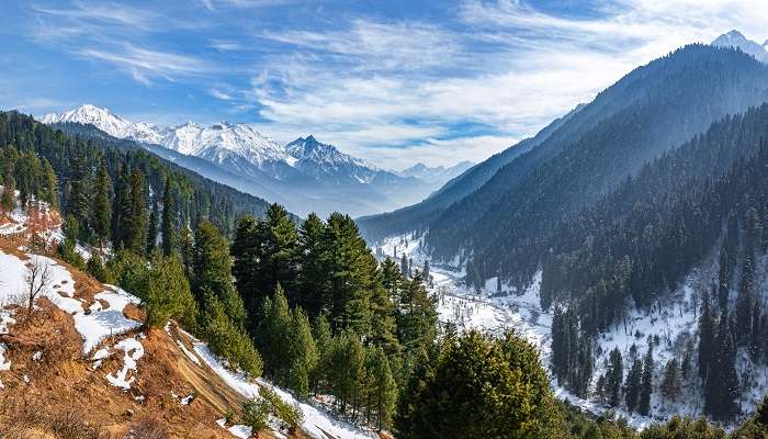 A scenic view of Aru Valley near Betaab Valley Pahalgam offers stunning natural vistas.
