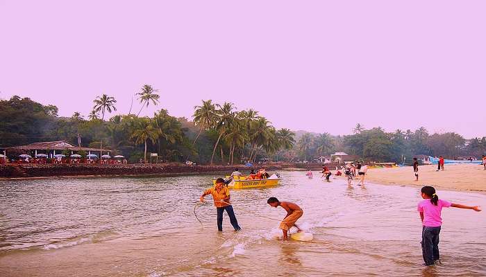 Ciptakan kenangan romantis yang tak terlupakan di The Baga Beach Resort, salah satu resor romantis terbaik di Goa.