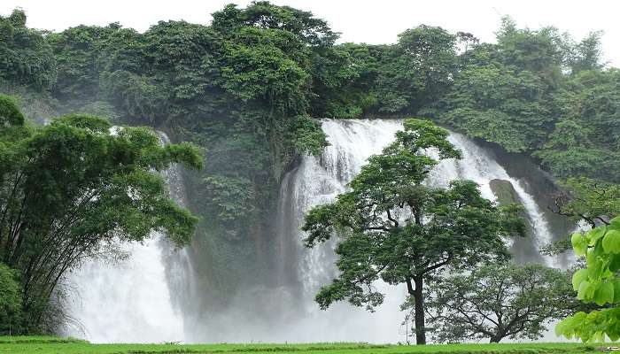 Ban Gioc Waterfall is the world's largest waterfall located at a national border.