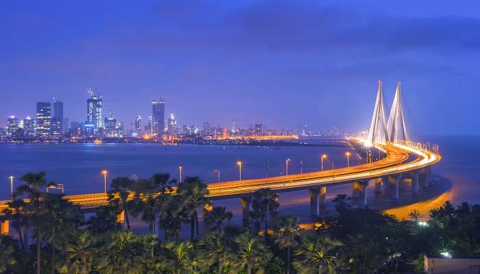 The Bandra-Worli Sea Link is another spot that you can head to after visiting Siddhivinayak Mandir Mumbai