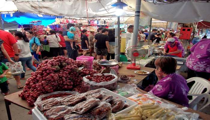 Colourful stalls lined up at Bang Nam Phueng Floating Market