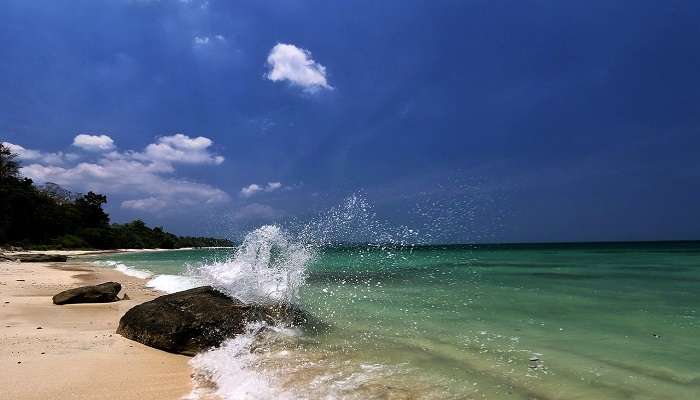  Take a break by the sea and unwind on the Twin Island of Andaman.