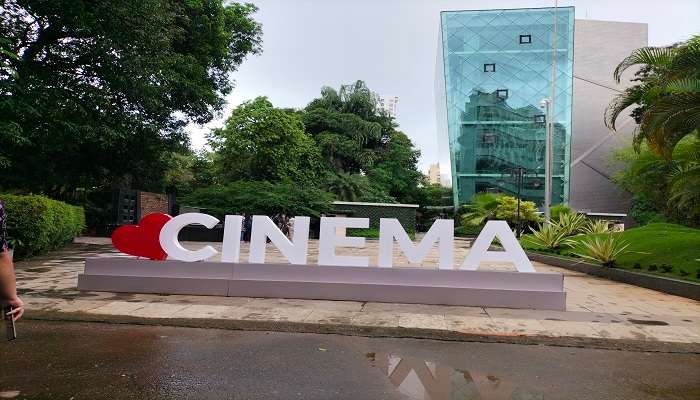 Saksikan lokasi syuting di Film City, salah satu tempat terbaik untuk dikunjungi di Mumbai bersama keluarga. 