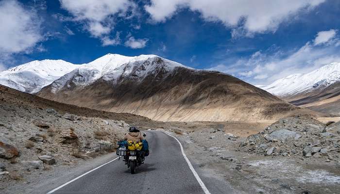Make sure to pick a suitable time for your Delhi to Manali road trip to make the most of your visit