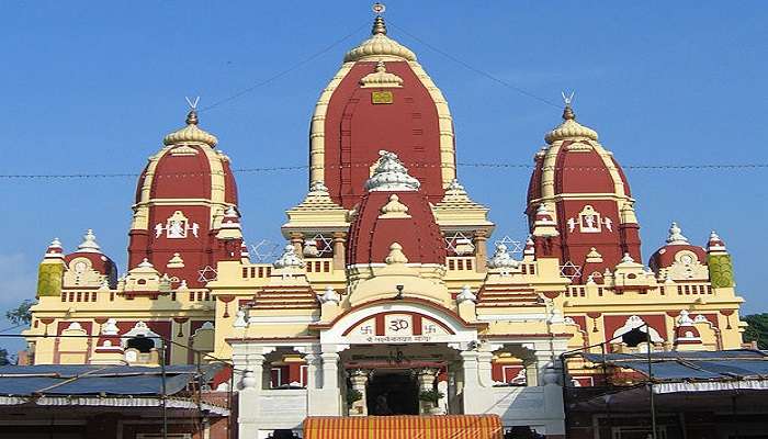 All the pooja and aarti items required can be bought outside the Birla Mandir for a small fee.