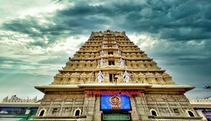 The imposing four-sided pyramidal structure of Chamundeshwari Temple symbolises architectural grandeur. 