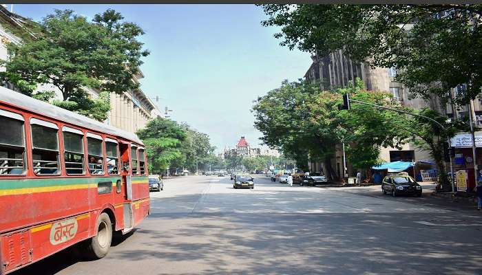 You can also reach Siddhivinayak Mandir Mumbai by bus as the temple has several bus stops near its vicinity