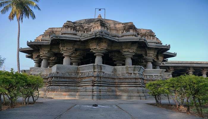 From travellers to devotees, the Chandramouleshwara Temple is one of the best places to visit in Udupi