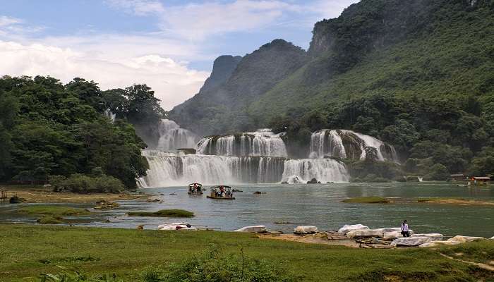Ban Gioc Waterfall is a beautiful waterfall in Cao Bang, Vietnam