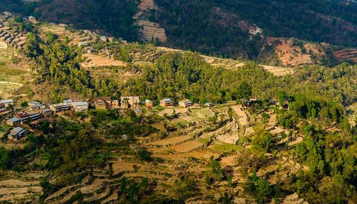 Pemandangan panorama lanskap di Dhulikhel, salah satu tempat piknik ideal di Kathmandu untuk ketenangan