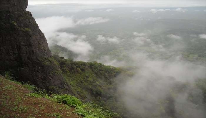  Duke’s Nose is a popular viewpoint and adventure-filled place in Pune that is located near INS Shivaji in Lonavala.