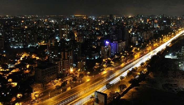 To avoid excess traffic, it is advised to start early morning. After crossing Thane, the roads are smooth, wide, and surrounded by lush green mountains