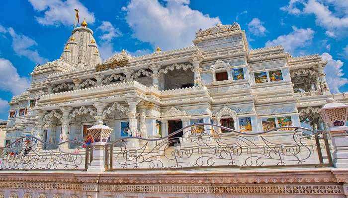 Prem Mandir has a rich history that truly grabs the essence of true devotion hearts of devotees from all around the world