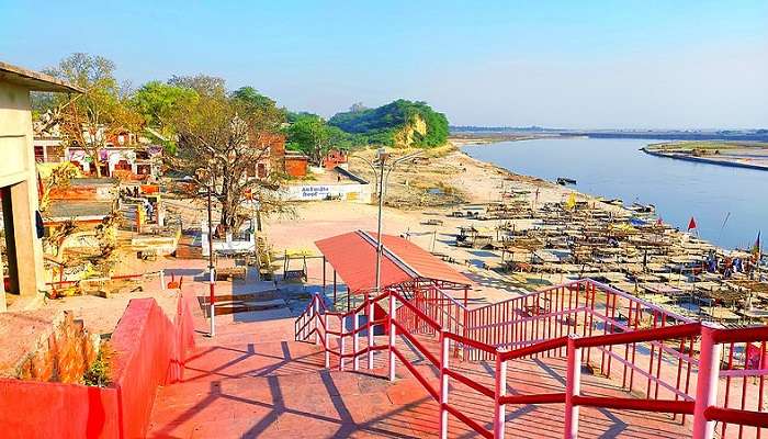 Ganga Beach Resort is close to the mountains, proving to be a hub for various adventure activities including trekking near Rishikesh