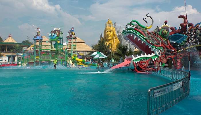 There are too many slides of different sizes at Dam Sen Water Park.