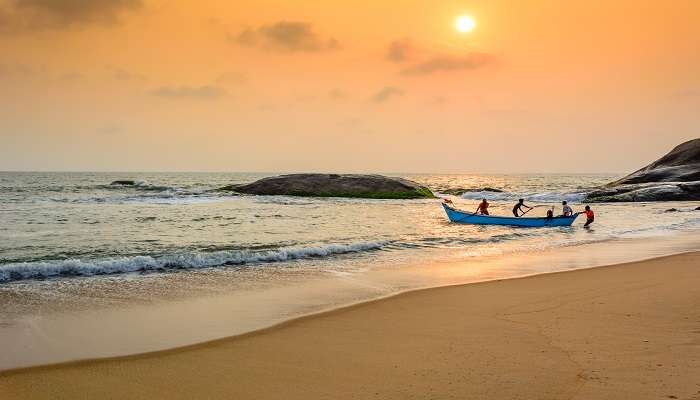 View of a sea beach with sunset in Mangalore that you can witness after your Goa to Mangalore road trip.