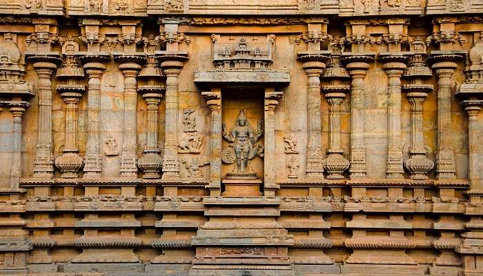 An exquisitely carved idol adorning the inner wall of the Brihadeeswarar Temple