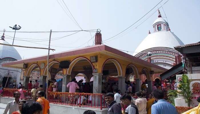 Tarapith Mandir is visited by hundreds of devotees every day to seek Goddess Tara's blessings. 
