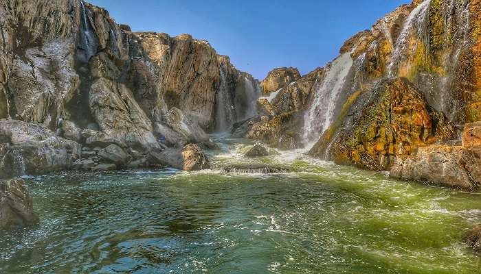 Hogenakkal Falls is a well-known sightseeing spot to visit during your road trip from Bangalore to Ooty.