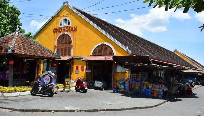 Central market is a must-visit place to visit in Hoi An.
