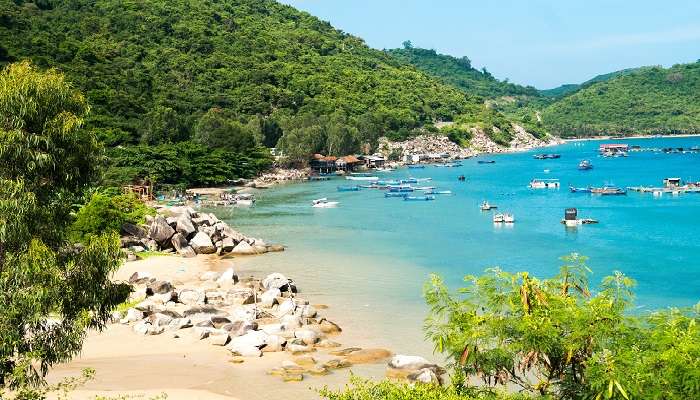 Hon Kho is the perfect destination in Quy Nhon to enjoy various adventurous water activities. 