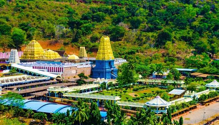 The captivating view of Shiva Parvati statue in Kailasagiri Hill Park.