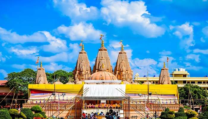 Pemandangan indah Kuil BAPS Swaminarayan.