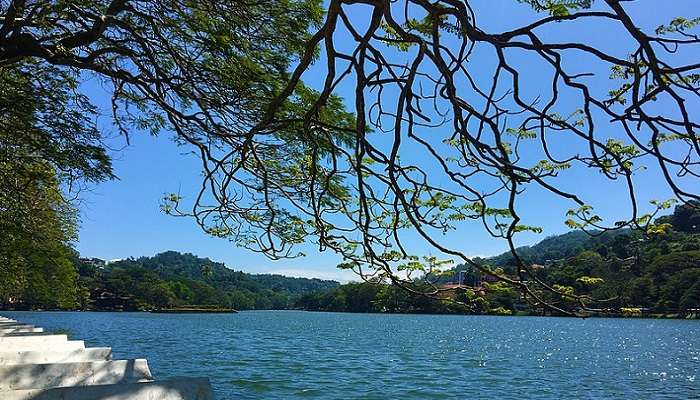 Kandy Lake is an ideal spot for a photographic retreat