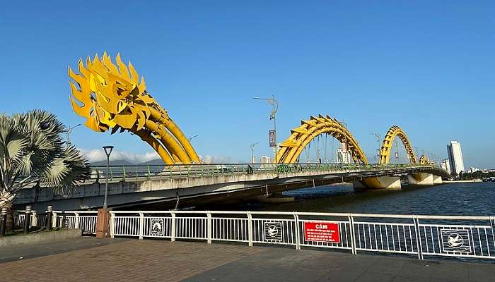A stunning view of Da Nang bridge