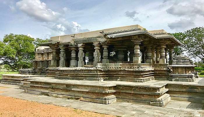 How do you reach Hoysaleswara Temple?