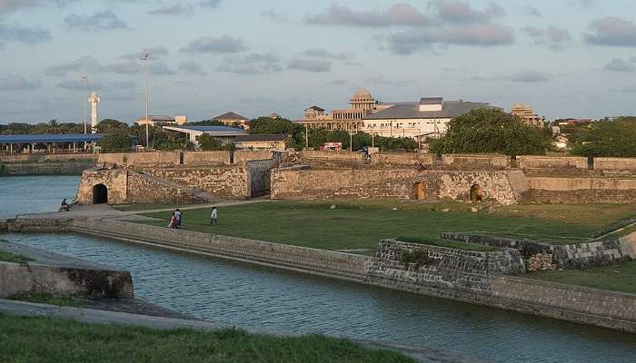 Reach the Jaffna fort by the various mode of transport