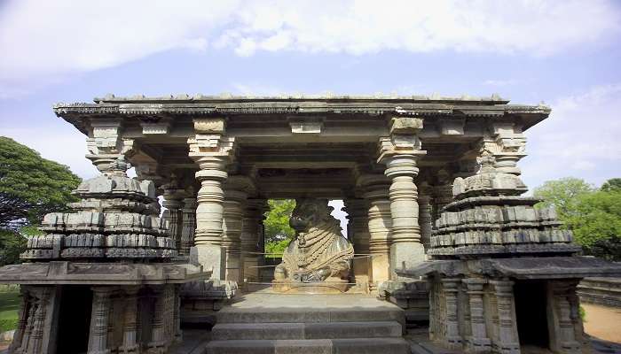  Dress Code of Hoysaleswara Temple