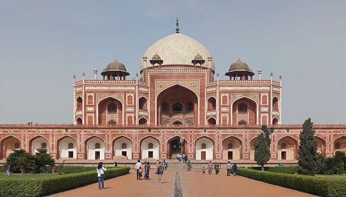 Humayun’s Tomb is another attraction that is near Birla Mandir. The Tomb was built in 1570 and is a UNESCO World Heritage Site.