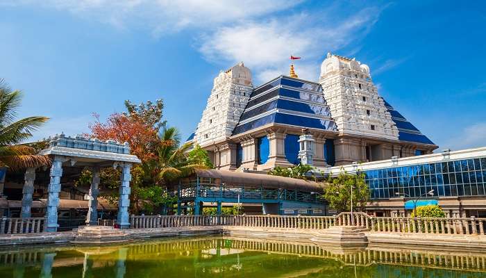 The ISKCON Temple, located in Bangalore, is among the best places to visit in Bangalore within 100 kms.