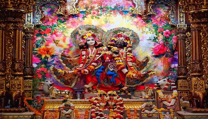 Most devotees who visit Prem Mandir also make sure to seek blessings from lord Krishna at the ISKCON temple