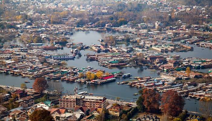 The mandir offers devotees and tourists with a gorgeous view of the Dal Lake in Srinagar, Kashmir.