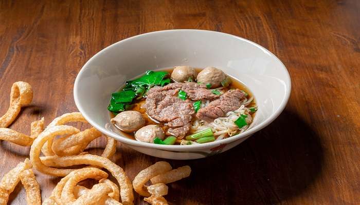  Enjoy the local Thai cuisine such as noodle soup 