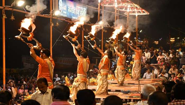 The famous Ganga Aarti ritual is performed at the Temple.