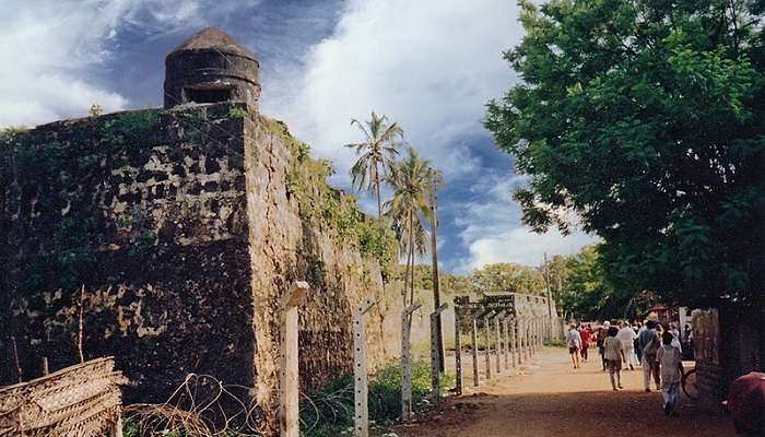 An image of the Kalpitiya Fort, Sri Lanka. Besides the fort, one can go for coral reef snorkeling.