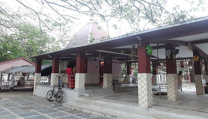 Kankalitala temple is among the top offbeat places near Shantiniketan within 50 kms