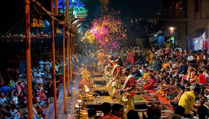 Devotees gathered in delight to watch the magnificent spectacle at Kashi Vishwanath Temple.