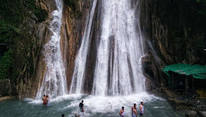 Behold the charm of Kempty Falls which is located in the picturesque hilly destination of Mussoorie, Uttarakhand on your Delhi to Mussoorie road trip. 
